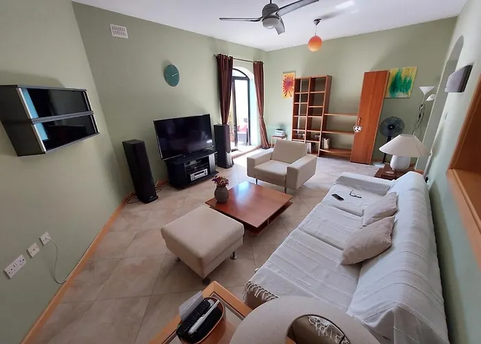 Grand & Cozy On Great Location, *