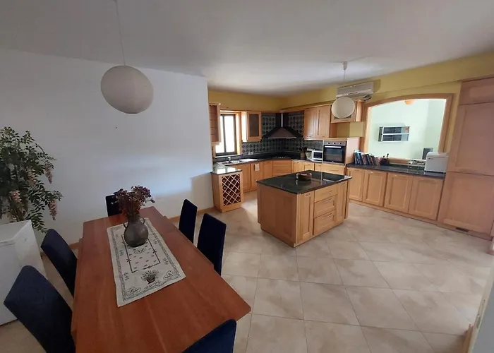 Grand & Cozy On Great Location,